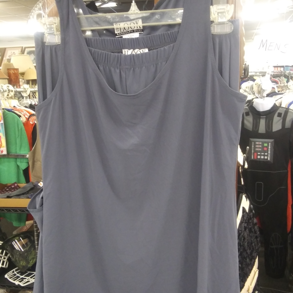 Three Pieces Suit - image 3